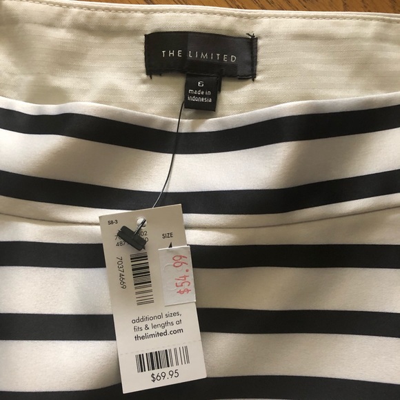 The Limited elegant flare skirt - Picture 2 of 3